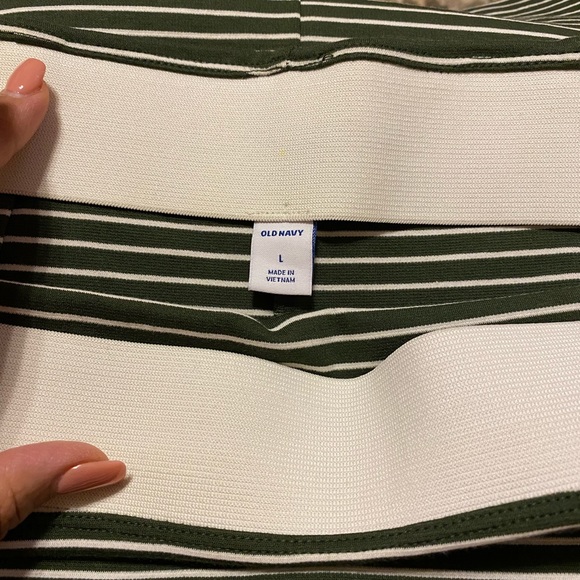 Old Navy Pencil Skirt size Large.. NWOT - Picture 2 of 4